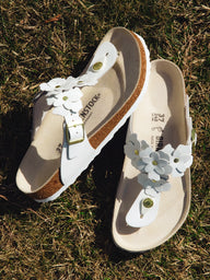 WOMENS BIRKENSTOCK GIZEH FLOWER LEATHER SANDALS - WHITE