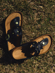 WOMENS BIRKENSTOCK GIZEH FLOWER LEATHER SANDALS - BLACK
